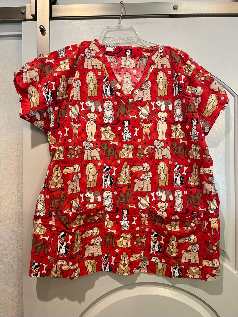 Cute red Dog Print V-Neck Scrub Top. GUC!